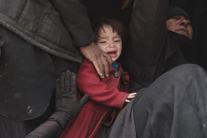 Civilians leave last IS-held area in eastern Syria