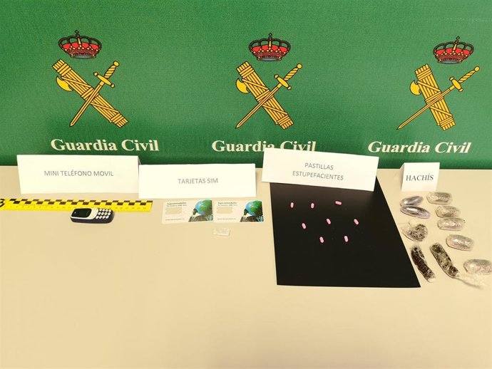 Sucesos.- Detenidos tres familiares de presos de La Moraleja por intentar introducir droga y otros objetos en la prisión