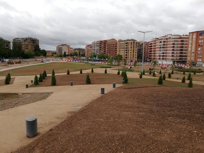 El nuevo parque sobre el soterramiento tiene la siembra y las plantaciones realizadas, para estar acabado a fin de 2019
