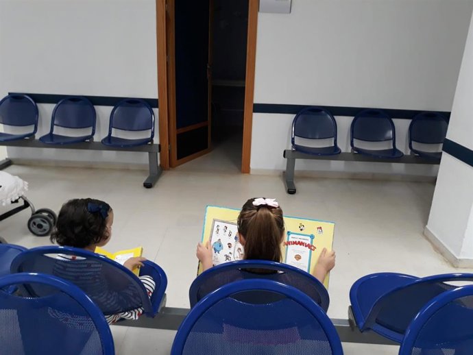 Sevilla.-El centro de salud 'San Francisco' de Morón de la Frontera instala un punto de lectura infantil