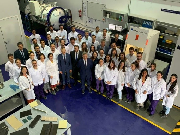 Cádiz.- Pedo Duque vista la empresa gaditana Titania en el Parque Tecnológico TecnoBahía