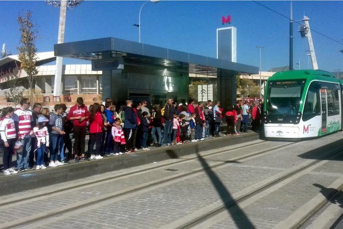 Granada.- El metro se suma a la fiesta del ascenso del Granada con un refuerzo del servicio