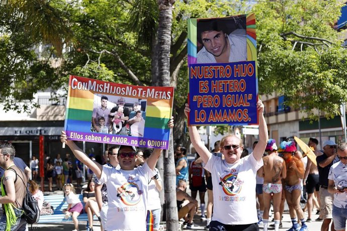 Manifestación del Pride LGTBI por las calles del municipio de Torremolinos.