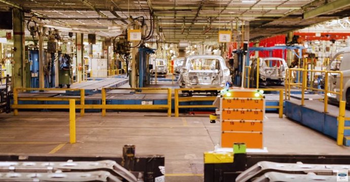 Ford Almussafes cuenta con un robot autopropulsado para entregar piezas en las líneas de montaje de la planta