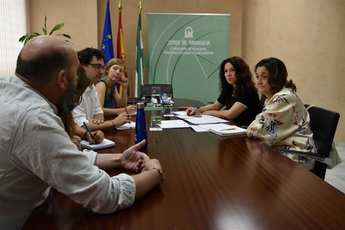 La consejera de Igualdad traslada a la coordinadora de ongs la continuidad de las subvenciones para el sector