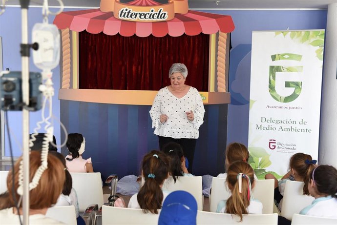 Granada.- Diputación celebra el Día del Medio Ambiente con escolares concienciados con el uso del transporte ecológico