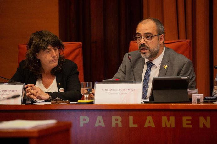 AV.- Buch avisa de que puede ser "la peor campaña forestal de los últimos años" si no llueve