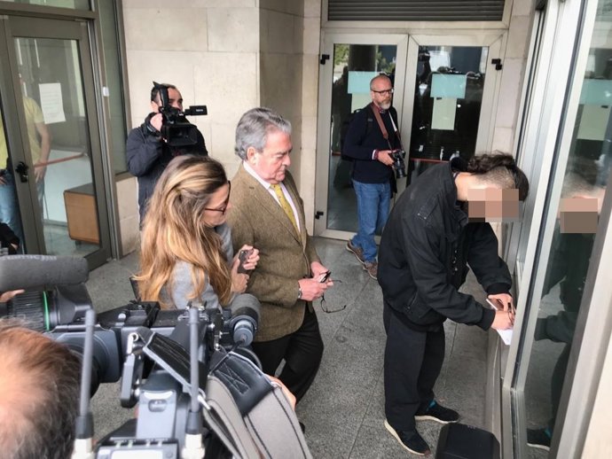 El cuñado de Barberá acude a firmar al juzgado por primera vez tras su salida de prisión por el caso Azud