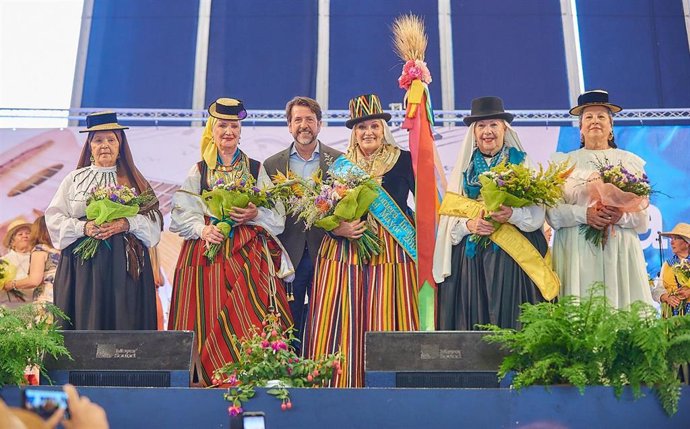 Más de 5.000 mayores celebran el 'Encuentro del Día de Canarias' organizado por el Cabildo de Tenerife