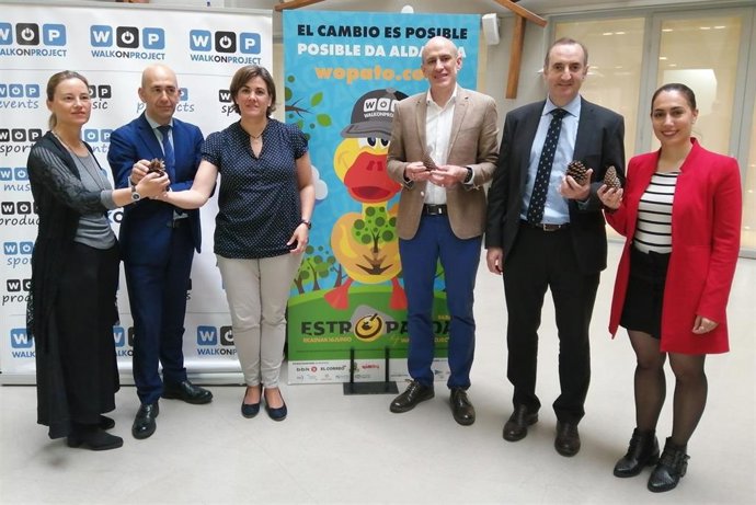 Walk on Project elimina los patos de plástico de la Estropatada de Bilbao y los sustituirá este año por piñas de pino