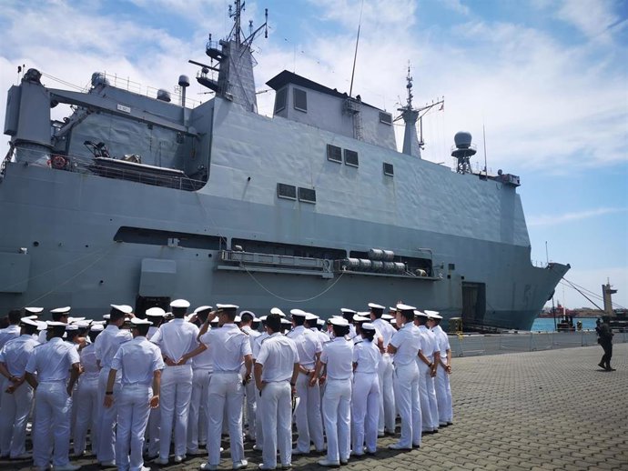 Almería.-Puertos.-El buque de asalto anfibio 'Galicia' de la Armada Española atraca en el Puerto de Almería