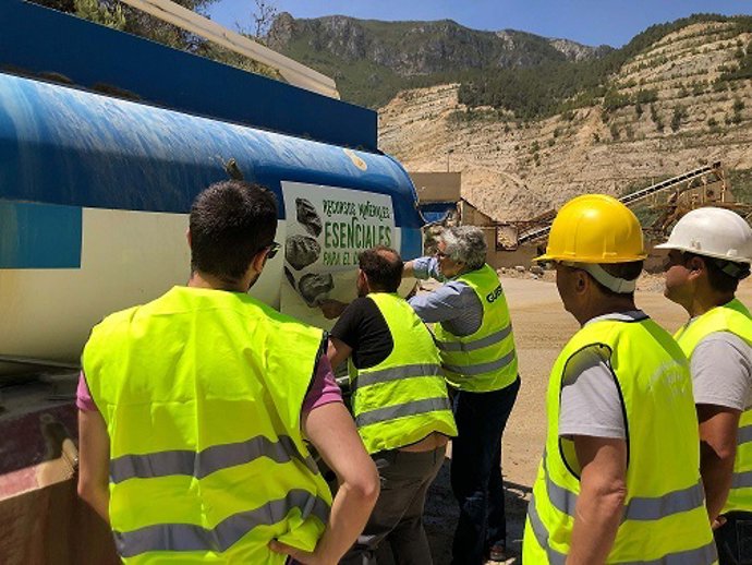 Más de 500 camiones recorren la comunitat valenciana con el lema "recursos minerales, esenciales para el desarrollo"