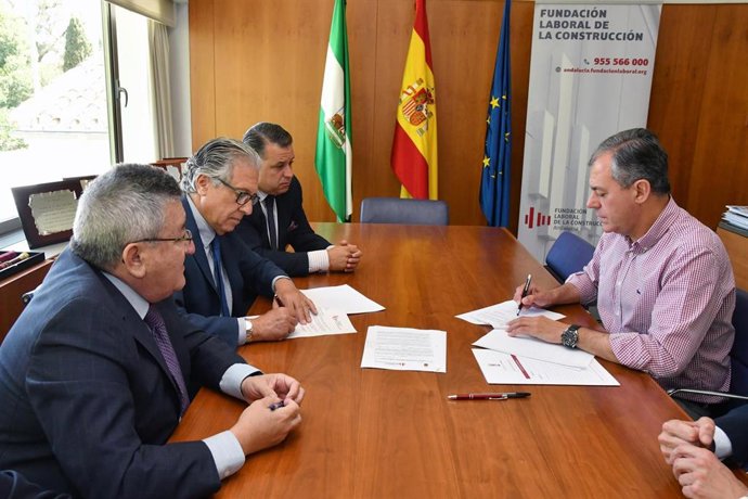 Sevilla.- Tomares y la Fundación Laboral de la Construcción firman un acuerdo para fomentar y consolidar el sector