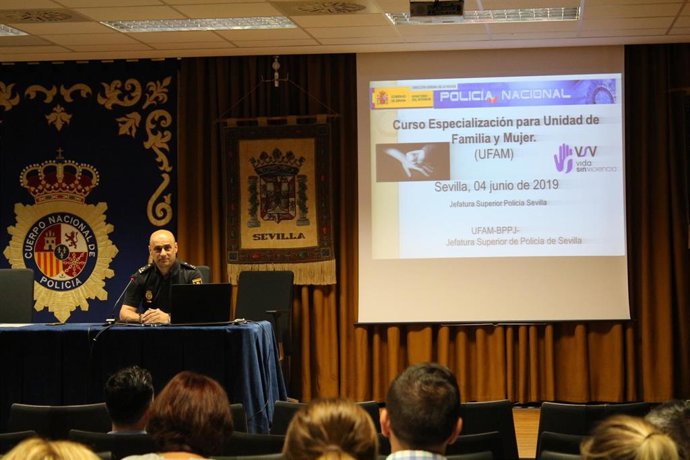 Nota De Prensa Imagenes Cordoba ; "La Jefatura Superior De Policía De Andalucía Occidental Organiza En Sevilla Un Curso De Especialización En Violencia De Género, Doméstica Y Protección A Víctimas