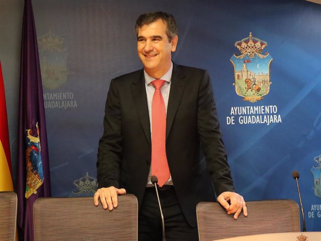 La iniciativa 'El alcalde responde' impulsada por Román en Guadalajara ha atendido 2.000 consultas ciudadanas en 10 años