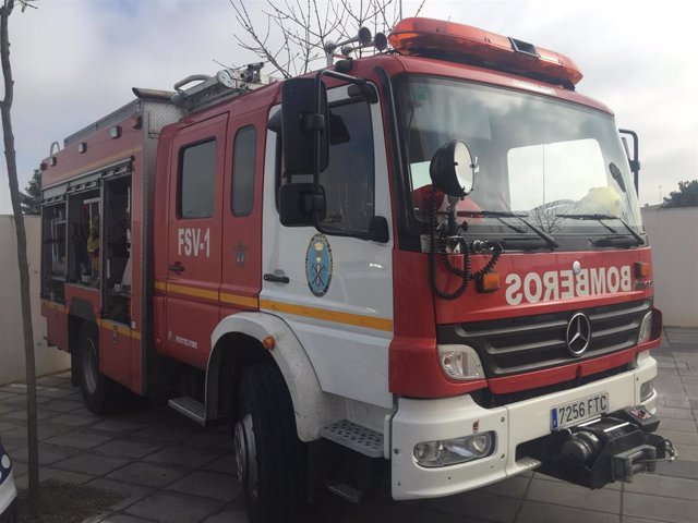 Huelva.-Sucesos.-El Ayuntamiento de Lepe aloja en el campo de fútbol al centenar de afectados por incendio de chabolas