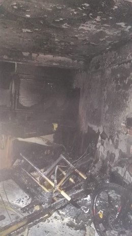 AMP.- Atendidas tres personas en el incendio en el salón de una vivienda en Valladolid