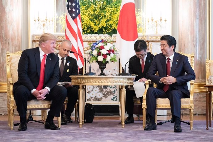 Abe hosts Trump