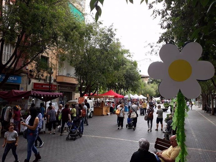 La calle Blanquerna celebra este sábado el Día del Medio Ambiente