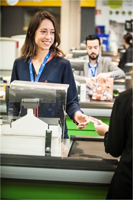 Economía/Empresas.- Carrefour contrata a 6.500 empleados en España durante el verano