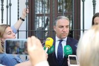 Bendodo desvela el inicio de contactos con Vox "sin líneas rojas" y confía en sumar su apoyo al presupuesto