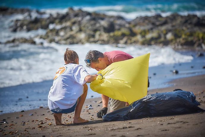 [Grupocanarias] Nota De Prensa Y Fotografía: Medio Ambiente Voluntariado