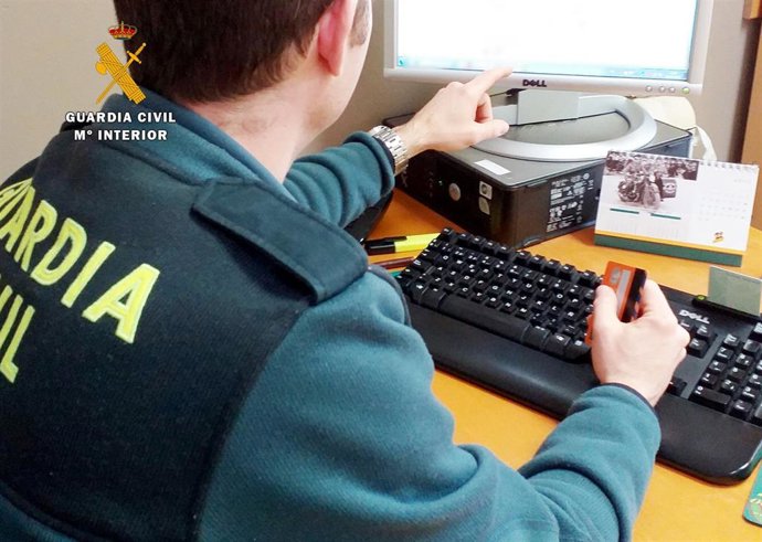La Guardia Civil esclarece una estafa superior a los 15.000  sobre el padre de su ex novio
