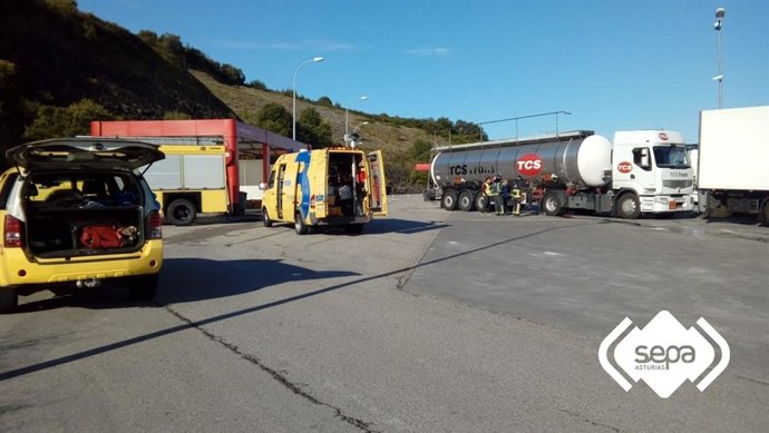 Activado el protocolo en situación 0 por una fuga en un camión que transportaba ácido sulfúrico en Colunga (Asturias)