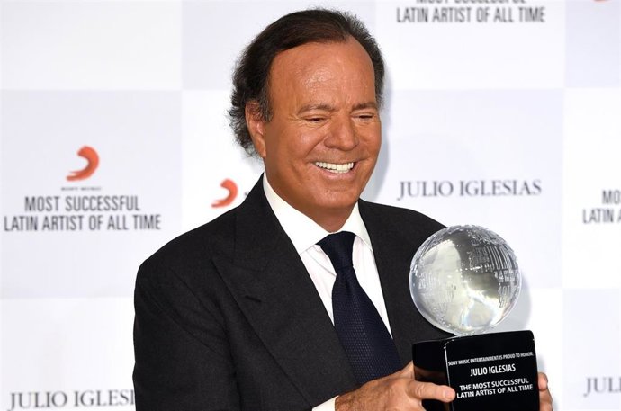 Tribunales.- Julio Iglesias espera que se suspenda la vista sobre la paternidad de su supuesto hijo por estar ya juzgado