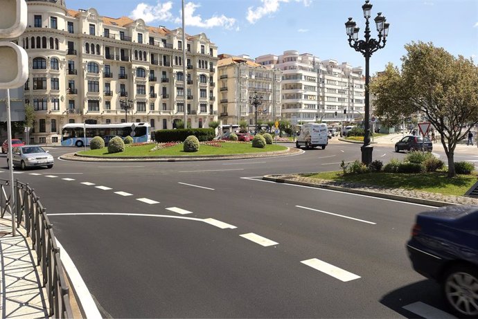 Santander.- La glorieta de Puertochico cuenta ya con nuevo asfaltado
