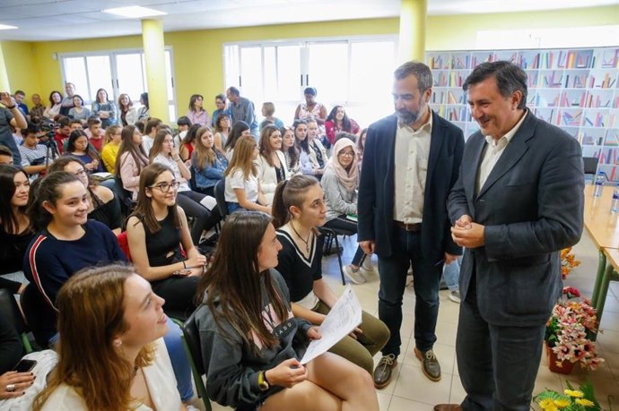 20 Alumnos Del IES Lope De Vega Participan En El Proyecto Para Detectar Productores De Antibióticos