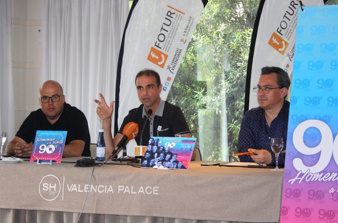 UN PIROMUSICAL MULTIMEDIA DISPARADO DESDE EL AGUA DE LA MARINA DE VALNCIA