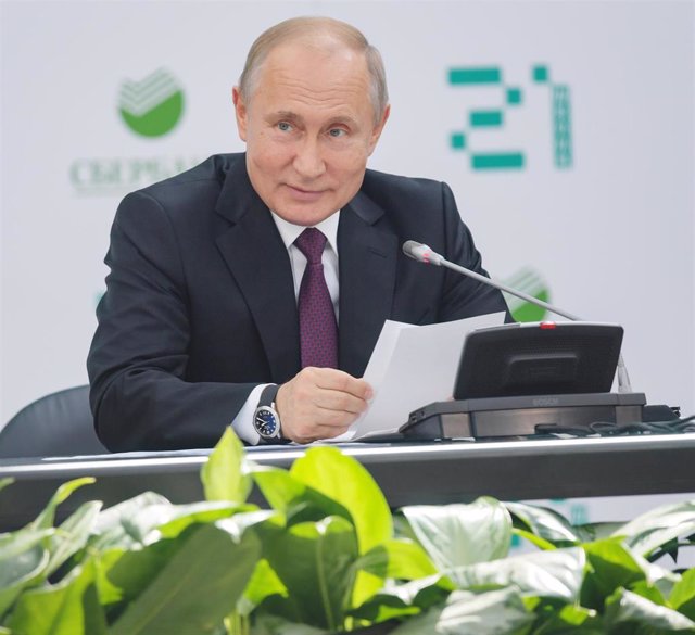 Putin visits the Sberbank school