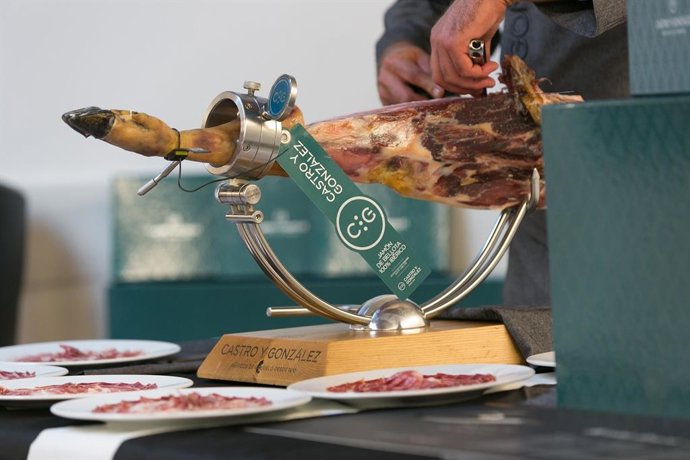 Los Ibéricos Castro y González multiplican los sentidos al combinar cuatro cortes de jamón con ocho tipos de vinos