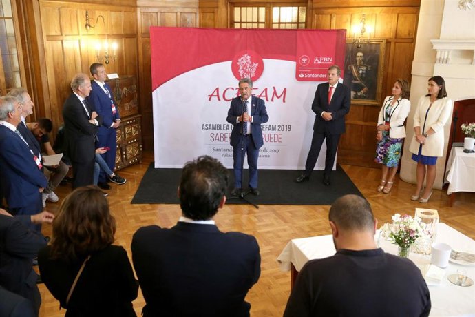 Revilla garantiza a los empresarios de Cantabria un Gobierno "estable" y "previsible"