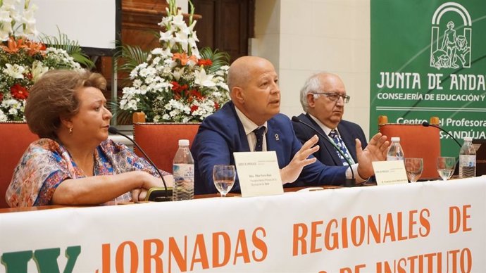 Jaén.- Imbroda subraya que el docente "es una figura sagrada" del sistema educativo andaluz