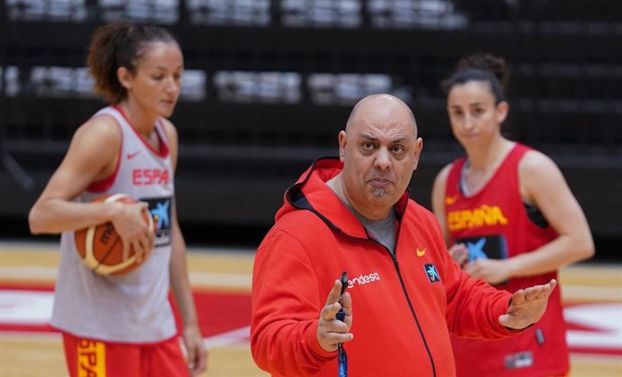 Baloncesto/Selección.- Mondelo: "Me esperaba encontrar al equipo peor de cabeza, pero están bien"