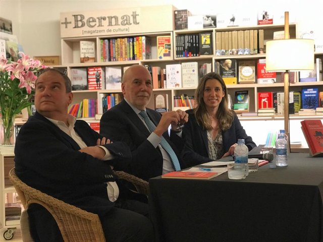 Màrius Carol retrata a los barceloneses como "buena gente" algo bipolar en un ensayo