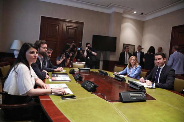 PP y Vox acuerdan seguir hablando para buscar acuerdos y con la esperanza de que Ciudadanos se sume