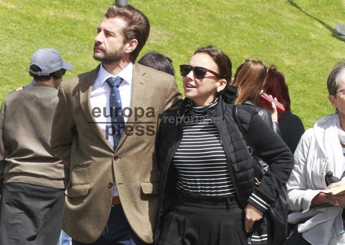 Chenoa y Miguel Sánchez Encinas, caricias y miradas cómplices en el Prado