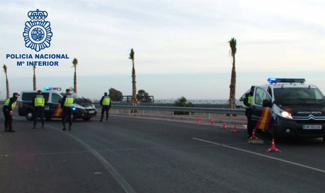 Almería.-Sucesos.-A prisión acusado de robar el bolso a una mujer y haber embestido contra unos agentes con un vehículo