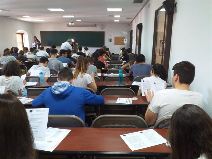 El Gobierno crea un grupo de trabajo para garantizar la "equidad" de los estudiantes de Selectividad de toda España     