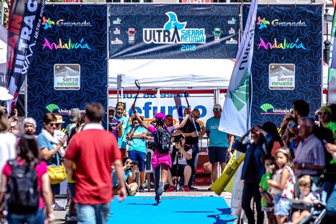 Granada.- Unicaja Banco patrocinará la carrera de montaña de 100 kilómetros Ultra Sierra Nevada del 12 al 14 de julio