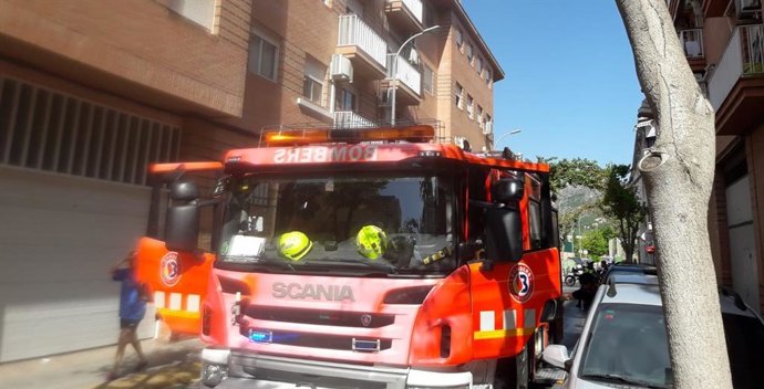 Valencia.- Sucesos.- Una joven asistida por inhalación de humo tras el incendio en un baño donde había una vela