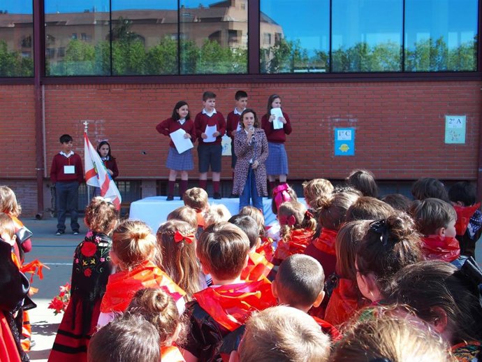 La Cofradía del Pez repartirá este San Bernabé 30.000 raciones del Pan, el Pez y el Vino