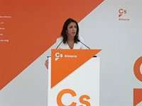 La presidenta del Parlamento pide a los grupos "no instalarse en el no" ni en "pactos ajenos" ante los presupuestos