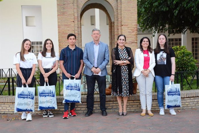 Huelva.- El Ayuntamiento de Palos y la Fundación Cepsa becan a los mejores expedientes académicos del IES Carabelas