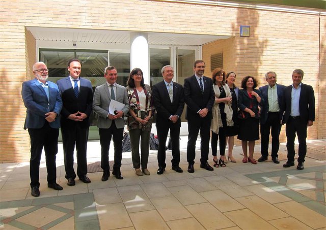 Velasco expresa el "compromiso firme" con universidad y asegura que se cumplirá "exactamente" el acuerdo sobre personal