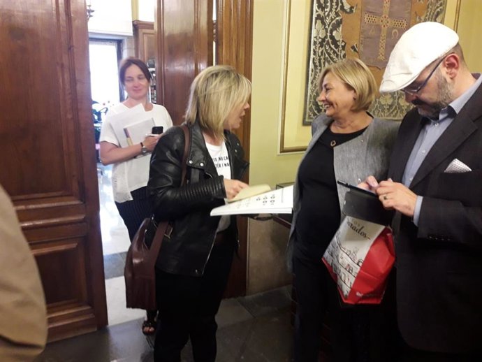 Avilés.- Mariví Monteserín prepara la sesión de investidura donde "sólo se pueden presentar candidatas"