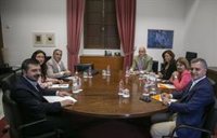 PP-A, dispuesto a "hablar con todos" tras el 26M, mientras Cs veta a Vox: "Tendrá que decidir o PP-Cs o la izquierda"